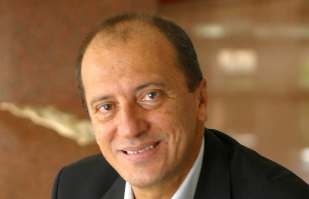 César Souza